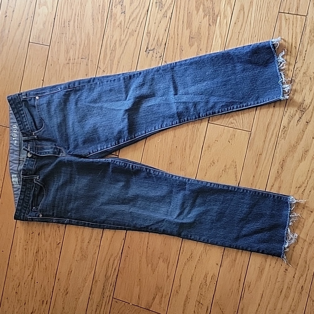 Gap distress capris